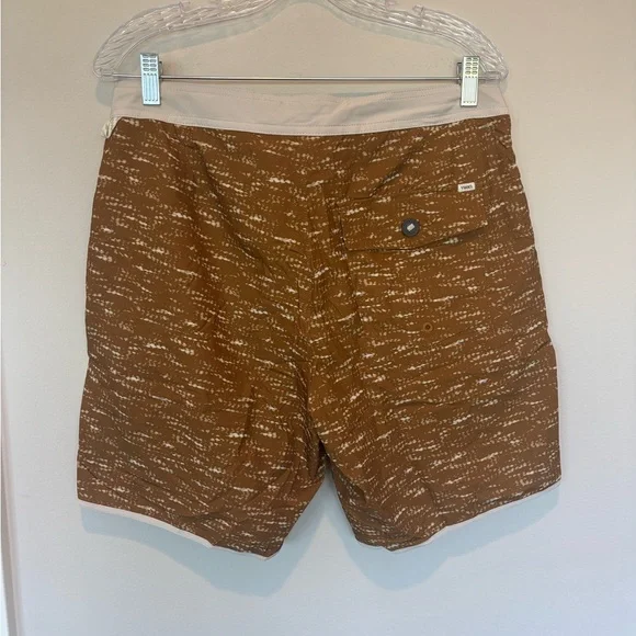 NWT Vuori Men's Brown and Cream Board Shorts - Picture 2 of 7